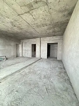 Satılır 4 otaqlı mənzil 192 m²