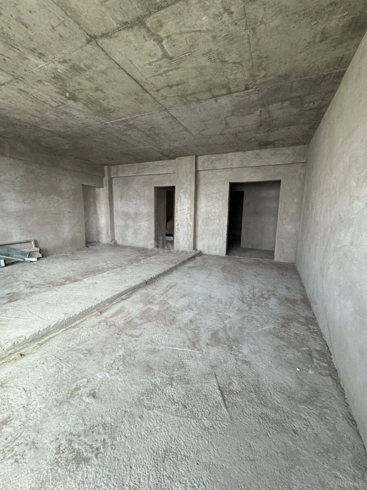 Satılır 4 otaqlı mənzil 192 m²