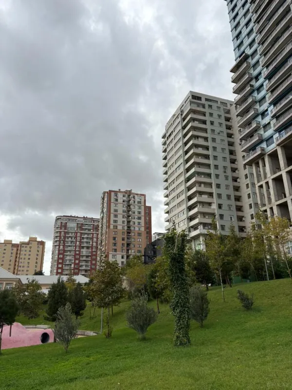 Satılır 4 otaqlı mənzil 192 m²