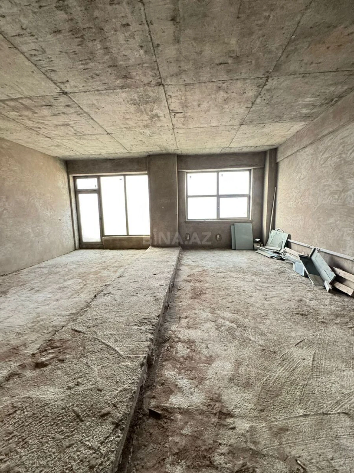 Satılır 4 otaqlı mənzil 192 m²