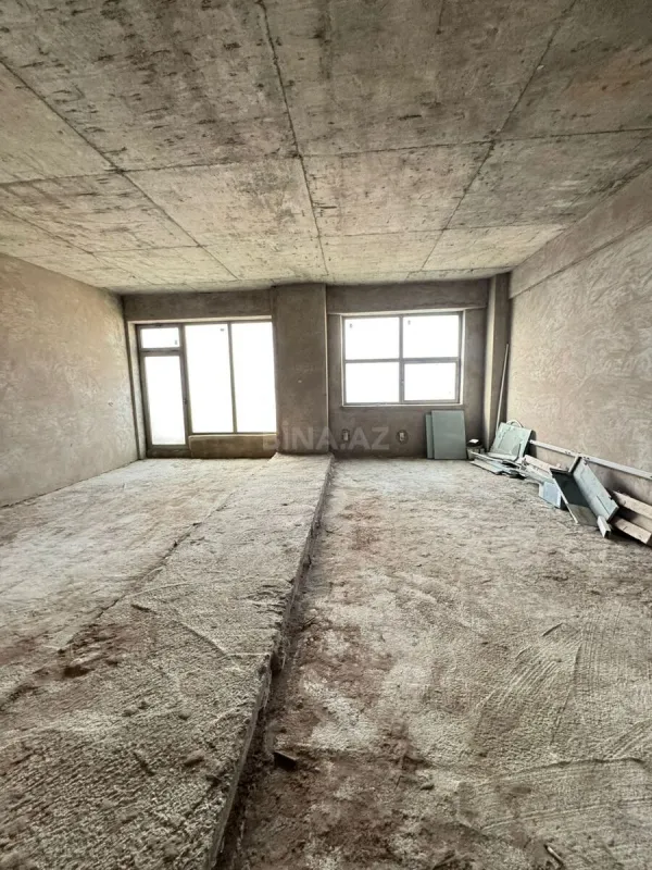 Satılır 4 otaqlı mənzil 192 m²