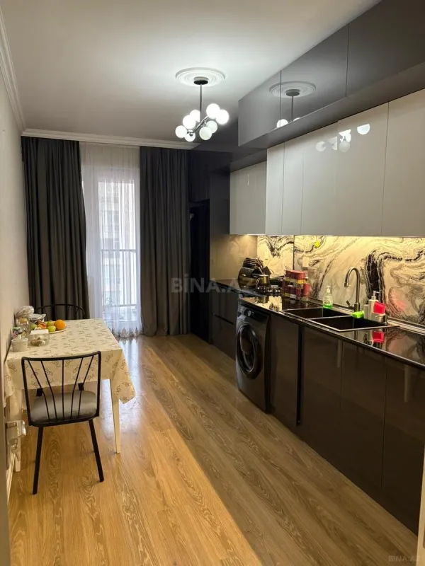 Kirayə verilir 4 otaqlı mənzil 150 m²