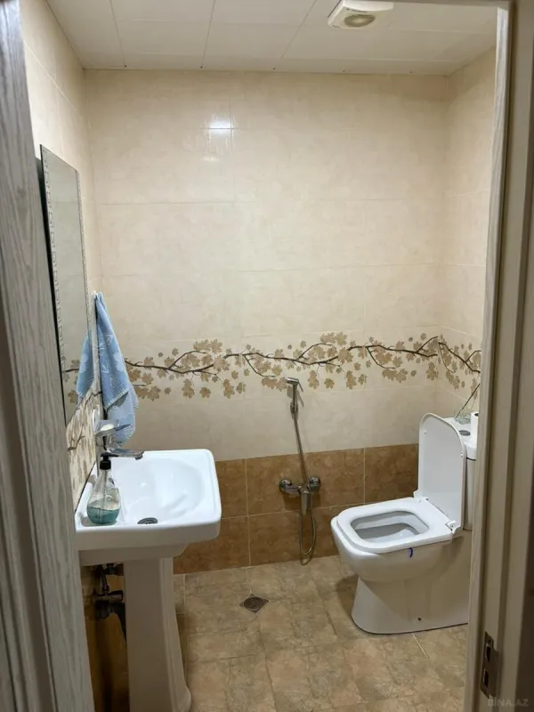 Kirayə verilir 4 otaqlı mənzil 150 m²