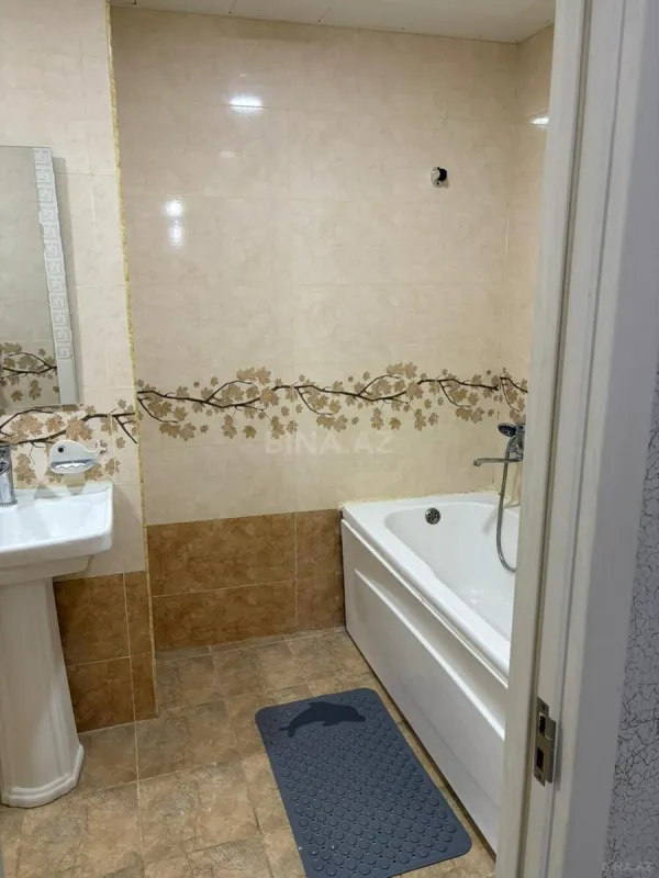 Kirayə verilir 4 otaqlı mənzil 150 m²