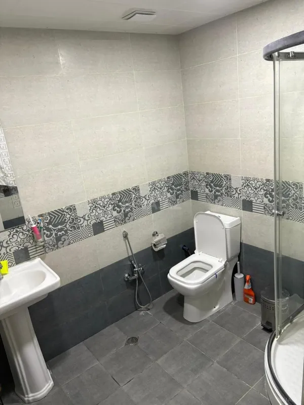 Kirayə verilir 4 otaqlı mənzil 150 m²