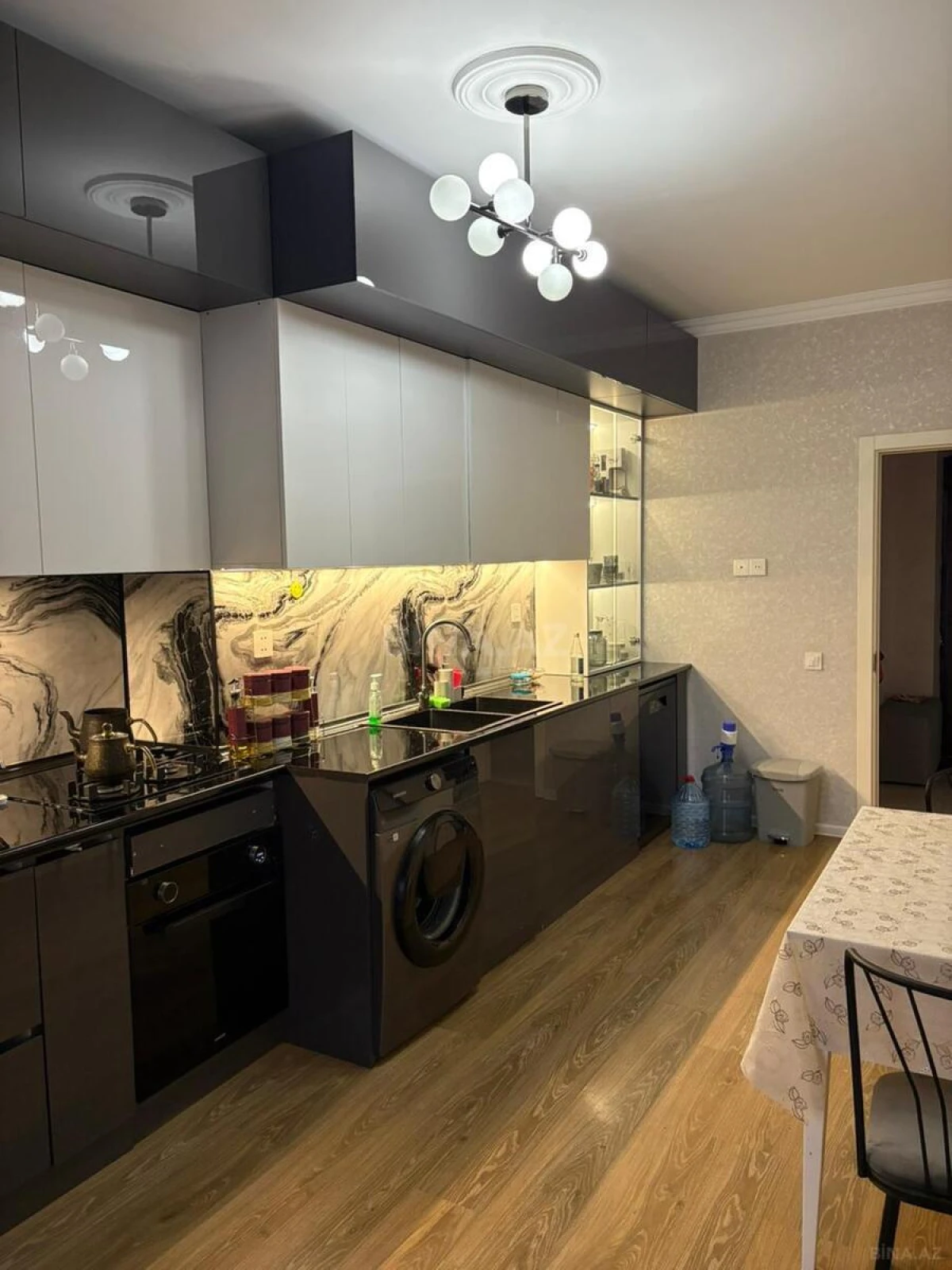 Kirayə verilir 4 otaqlı mənzil 150 m²