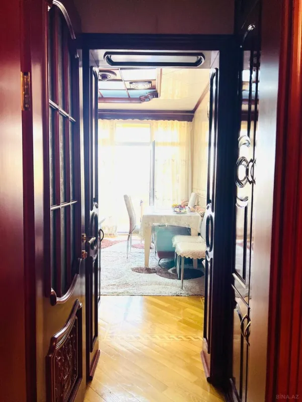 Satılır 4 otaqlı mənzil 160 m²