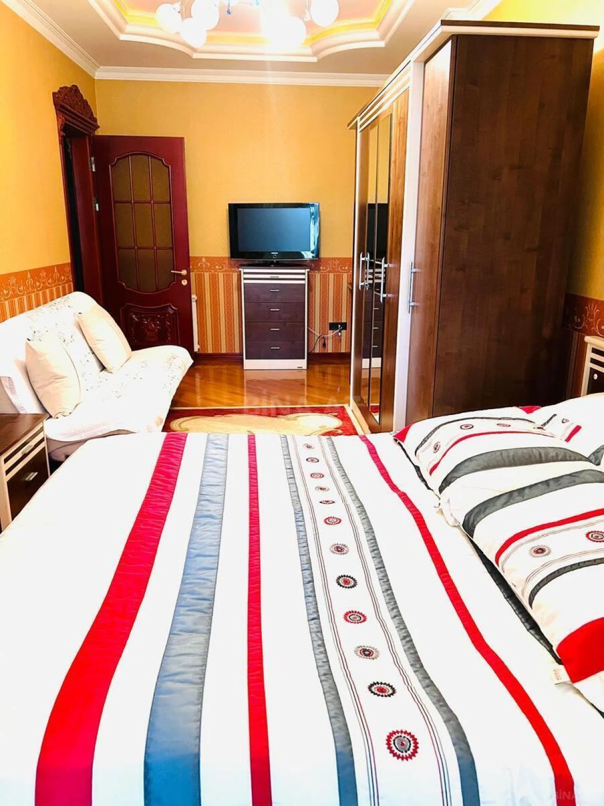 Satılır 4 otaqlı mənzil 160 m²