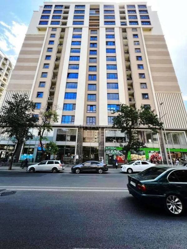 Satılır 4 otaqlı mənzil 205.7 m²