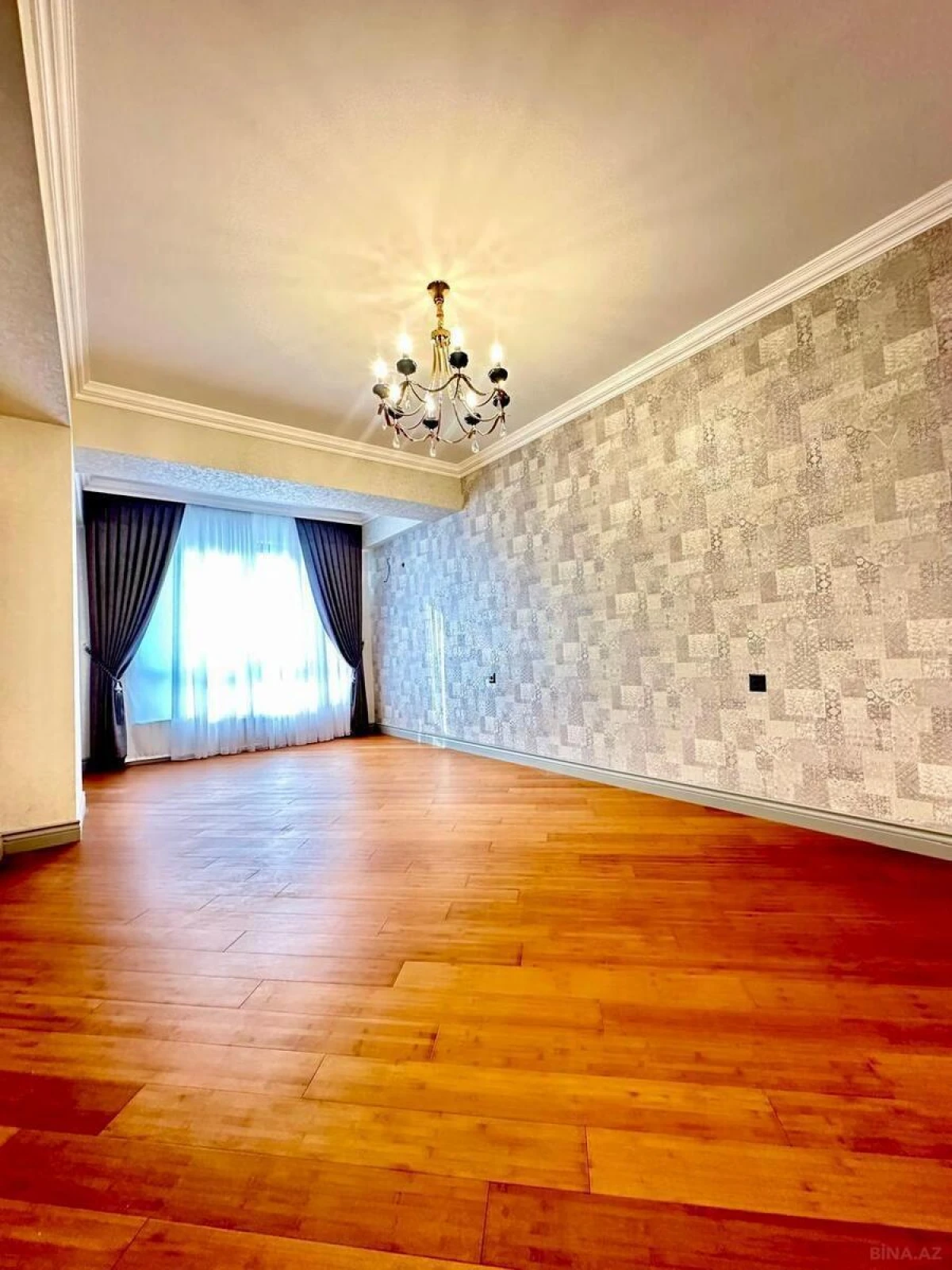 Satılır 4 otaqlı mənzil 205.7 m²