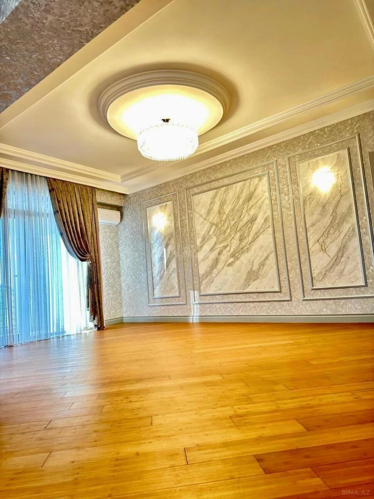 Satılır 4 otaqlı mənzil 205.7 m²
