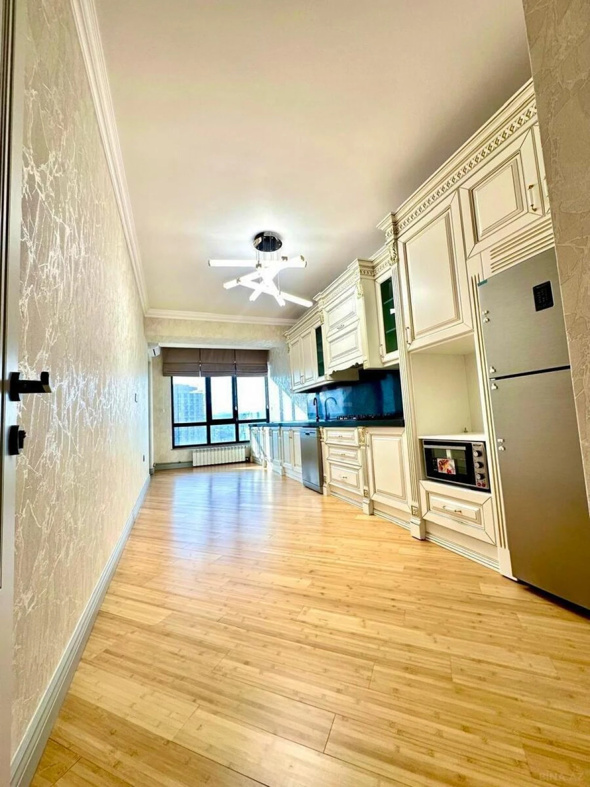 Satılır 4 otaqlı mənzil 205.7 m²