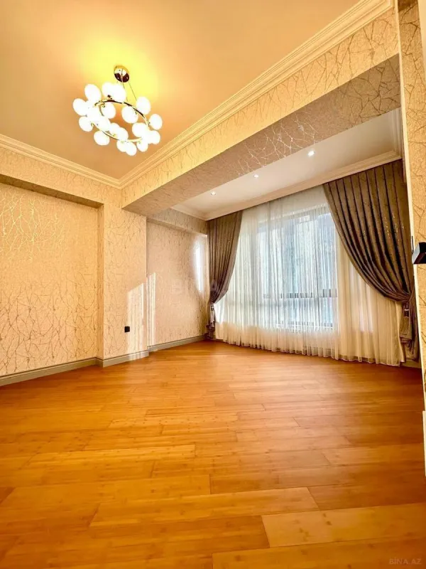 Satılır 4 otaqlı mənzil 205.7 m²