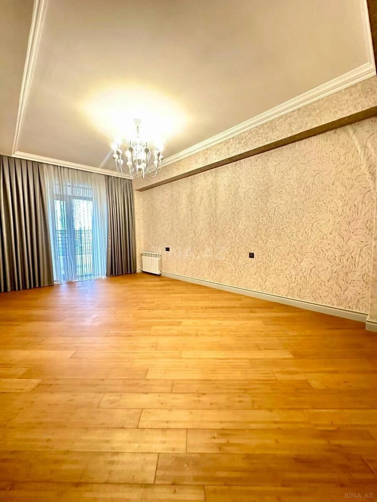 Satılır 4 otaqlı mənzil 205.7 m²