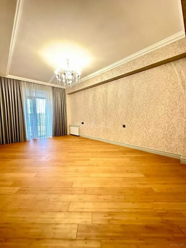 Satılır 4 otaqlı mənzil 205.7 m²