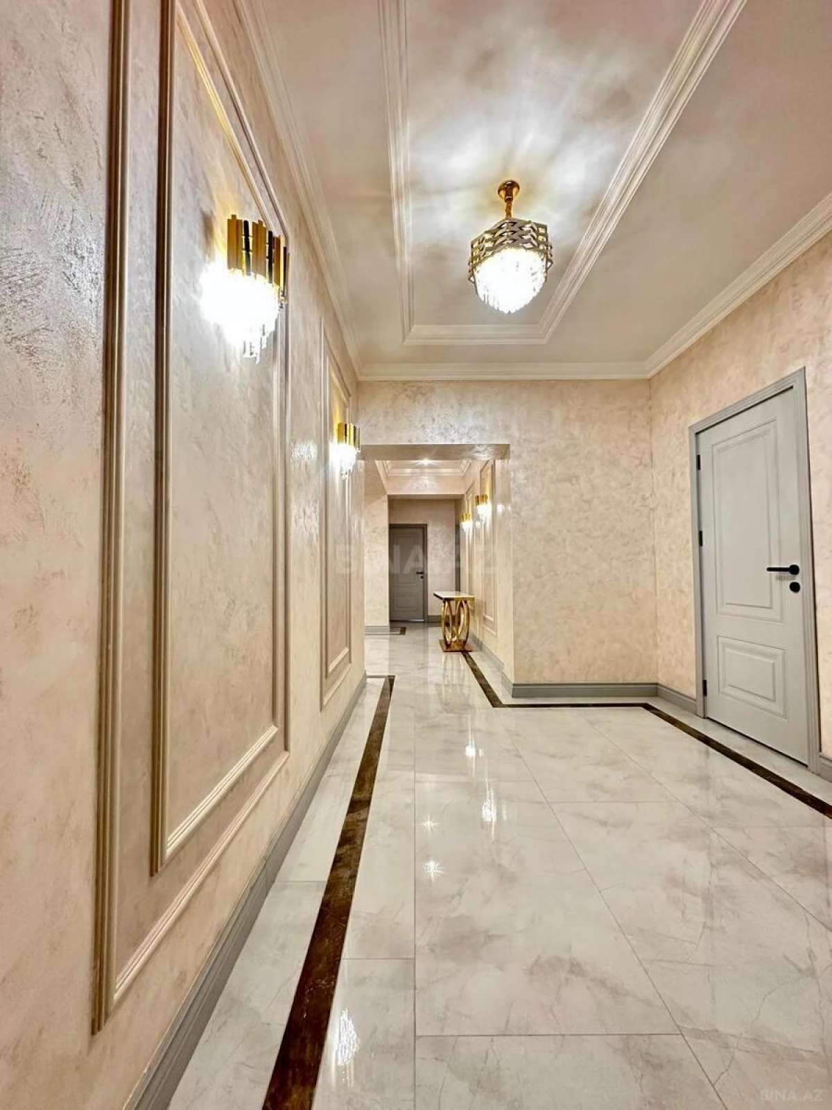 Satılır 4 otaqlı mənzil 205.7 m²