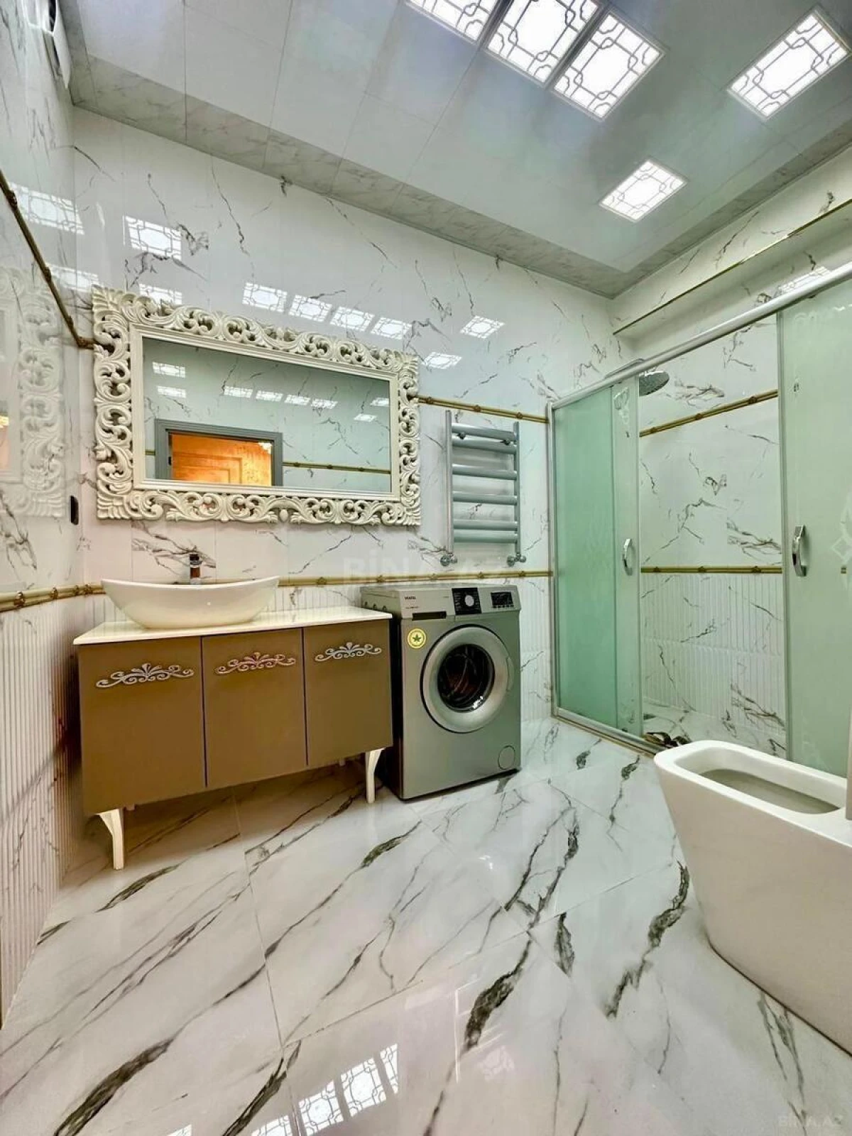 Satılır 4 otaqlı mənzil 205.7 m²