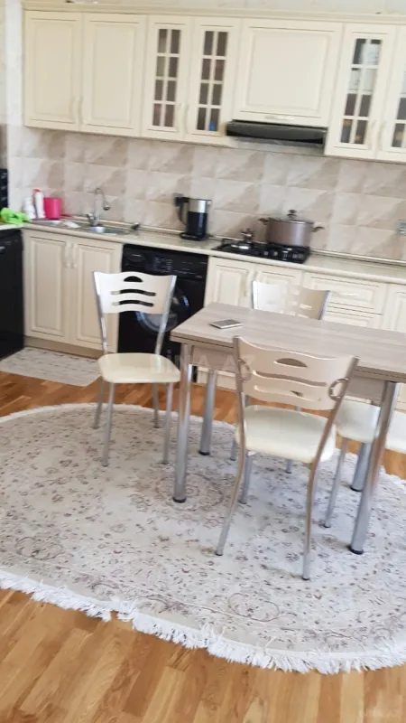 Kirayə verilir 3 otaqlı mənzil 75 m²