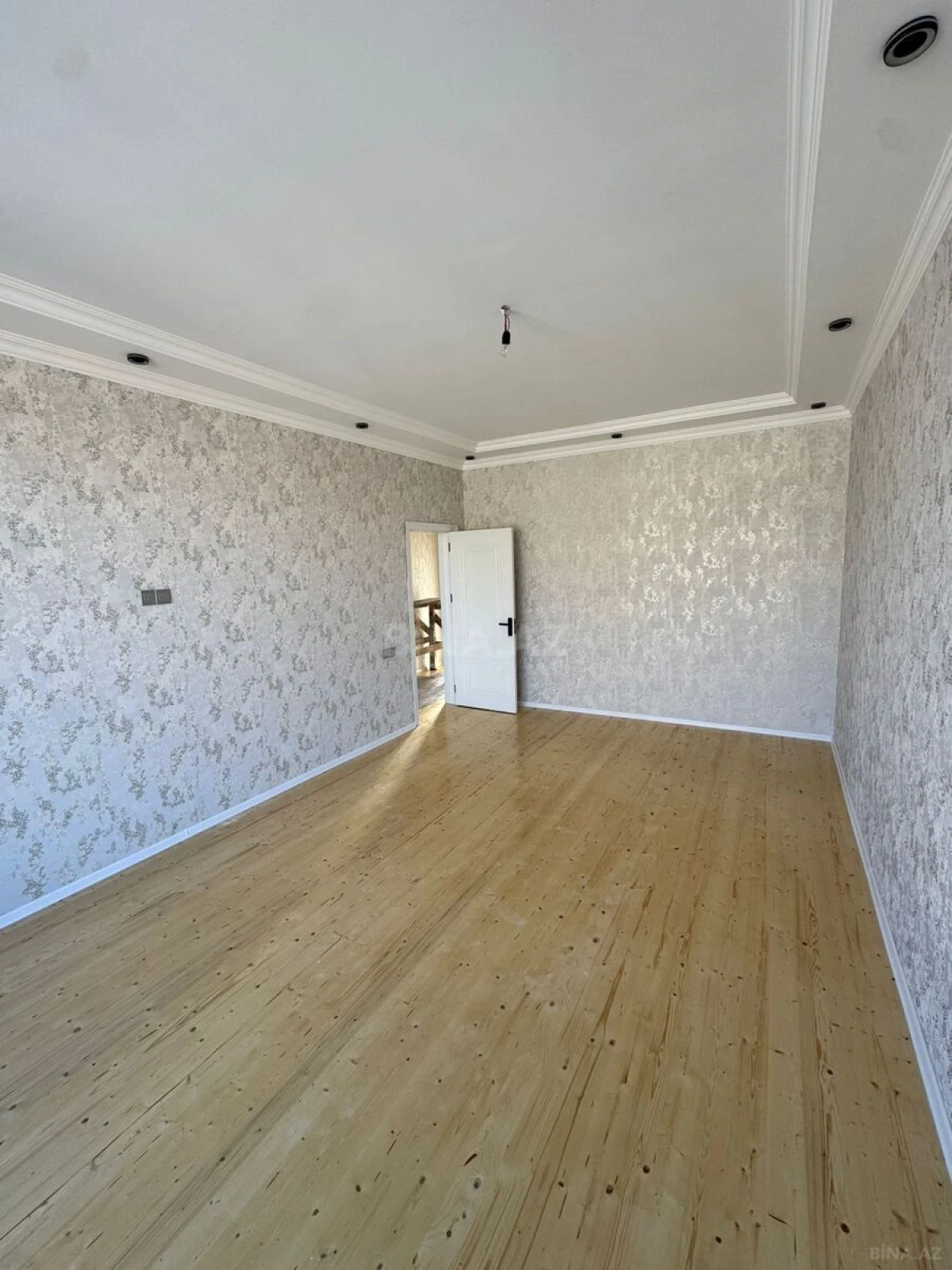 Satılır 4 otaqlı həyət evi 250 m²