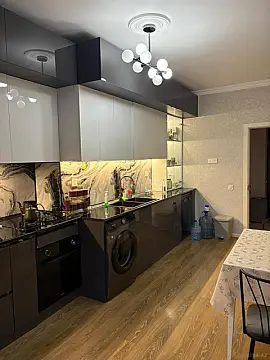 Kirayə verilir 4 otaqlı mənzil 130 m²
