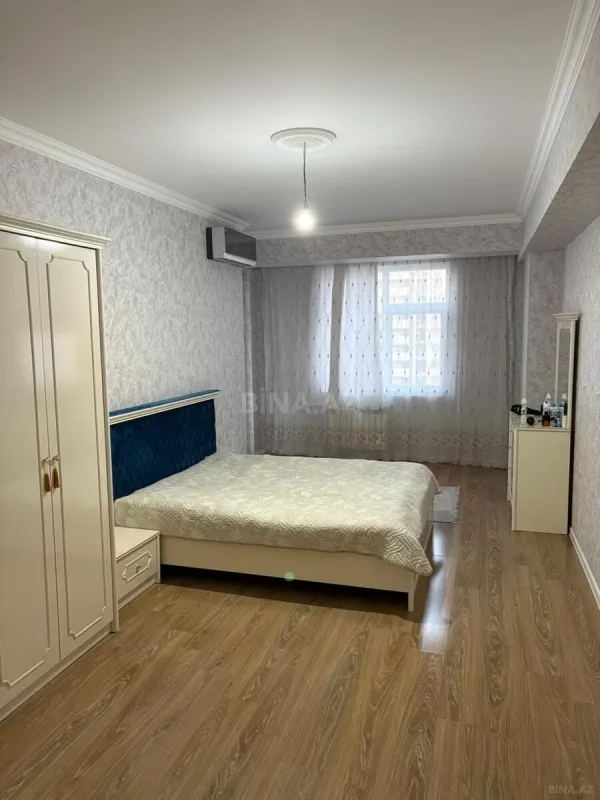 Kirayə verilir 4 otaqlı mənzil 130 m²
