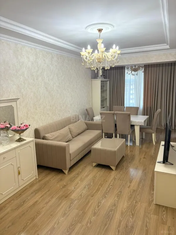 Kirayə verilir 4 otaqlı mənzil 130 m²