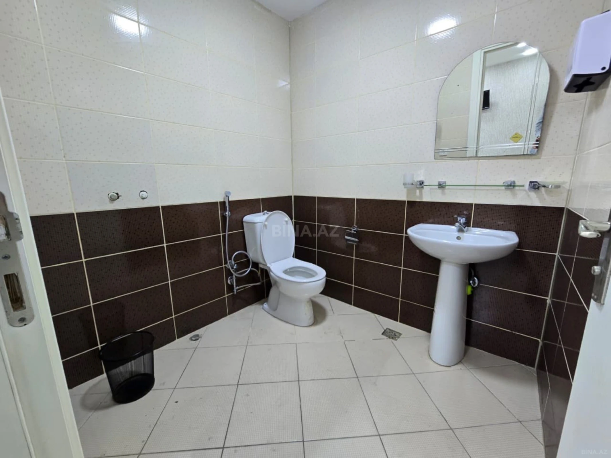 Kirayə verilir 6 otaqlı ofis 252 m²