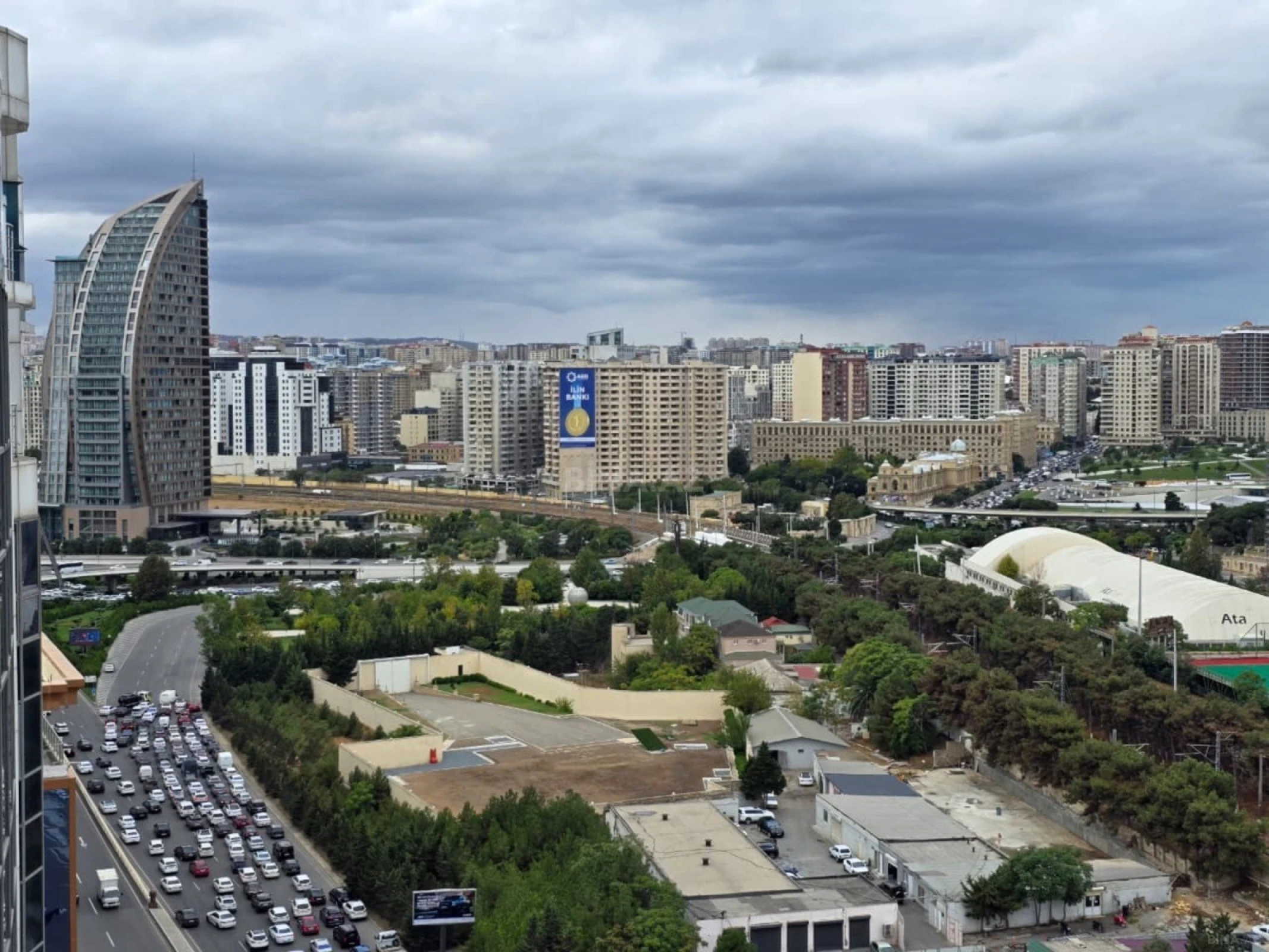 Kirayə verilir 6 otaqlı ofis 252 m²