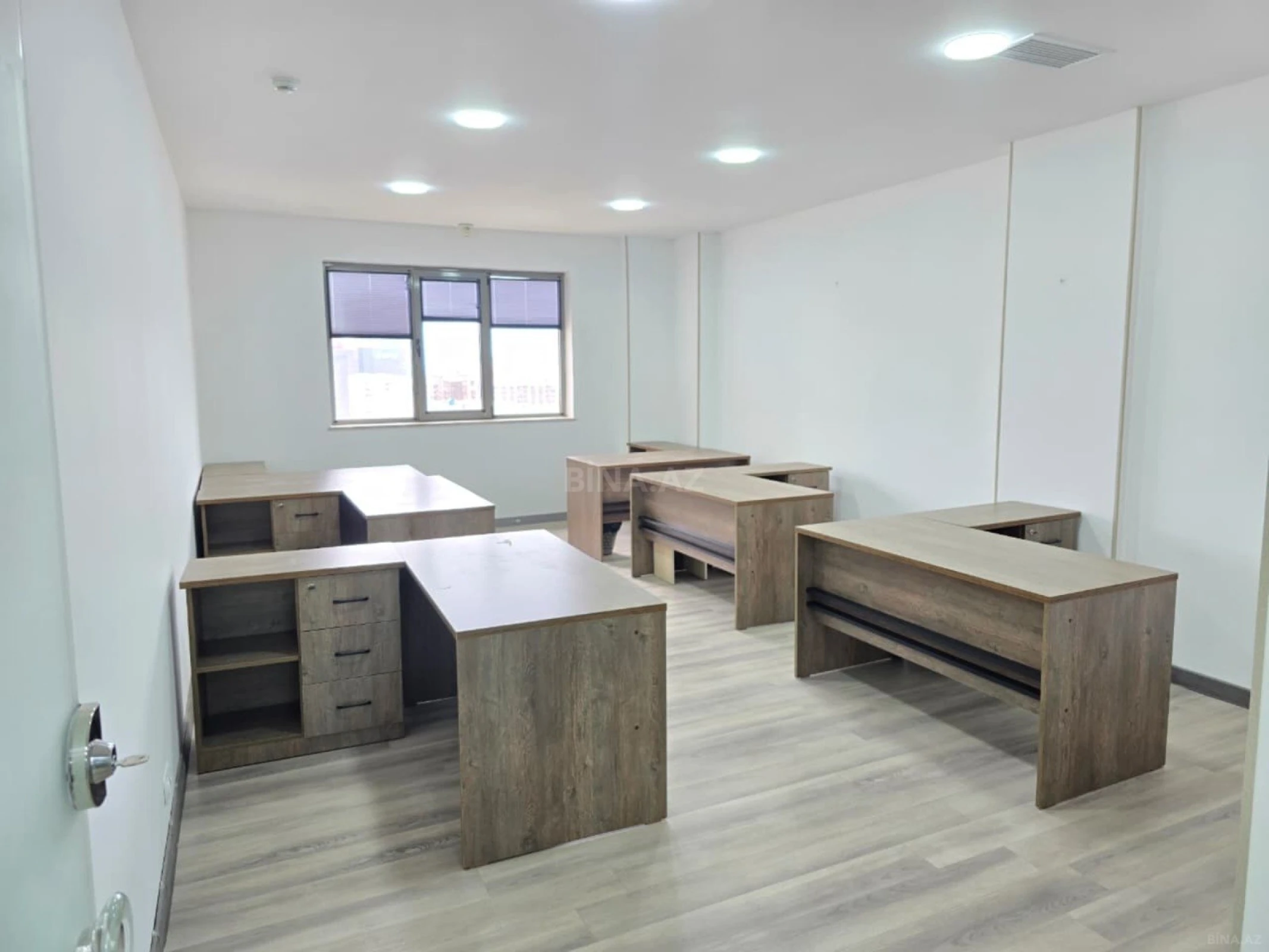 Kirayə verilir 6 otaqlı ofis 252 m²