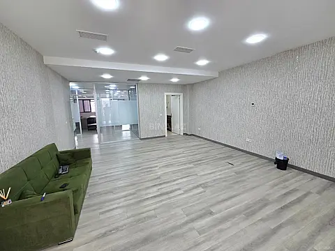Kirayə verilir 6 otaqlı ofis 252 m²