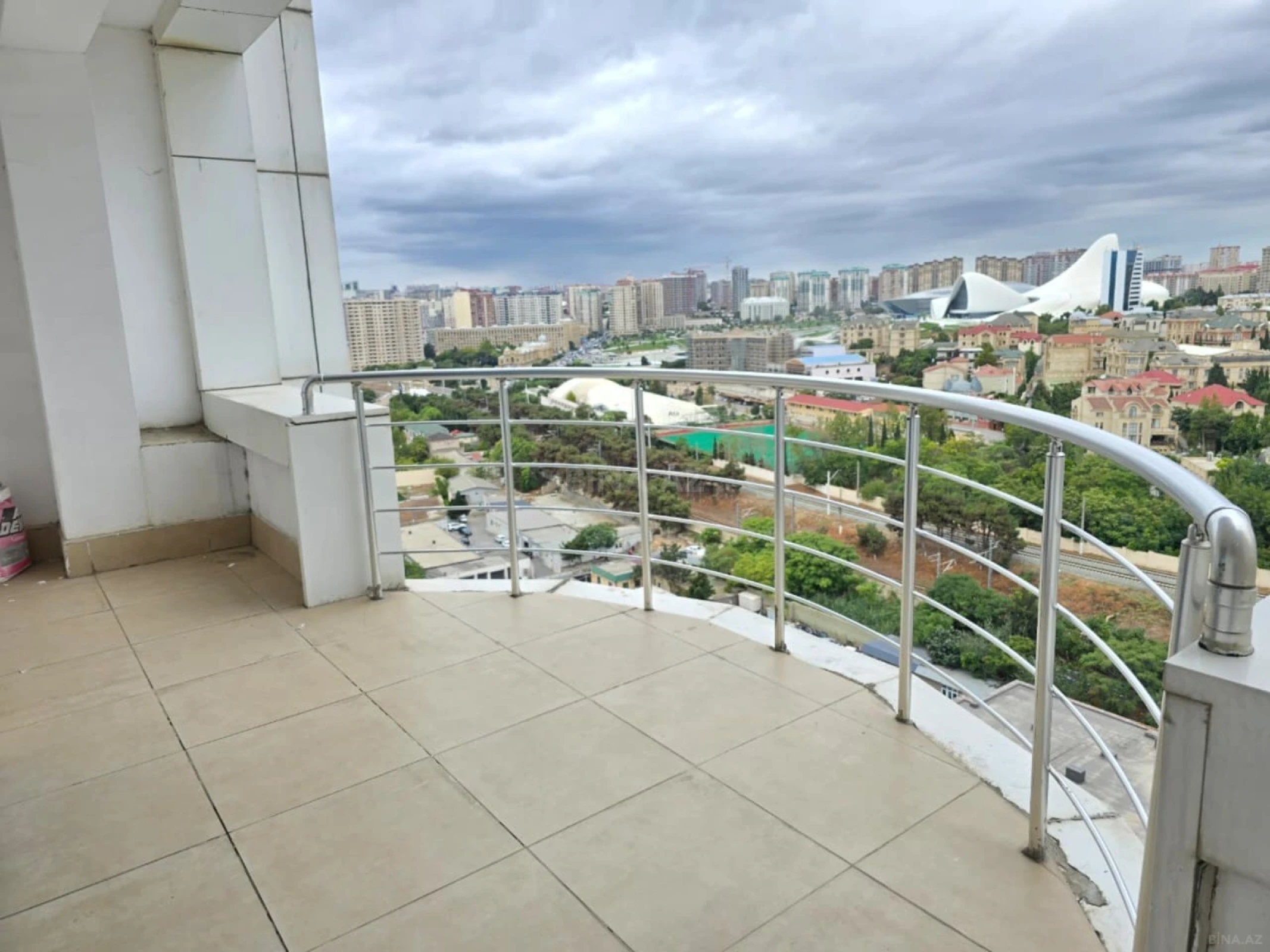 Kirayə verilir 6 otaqlı ofis 252 m²