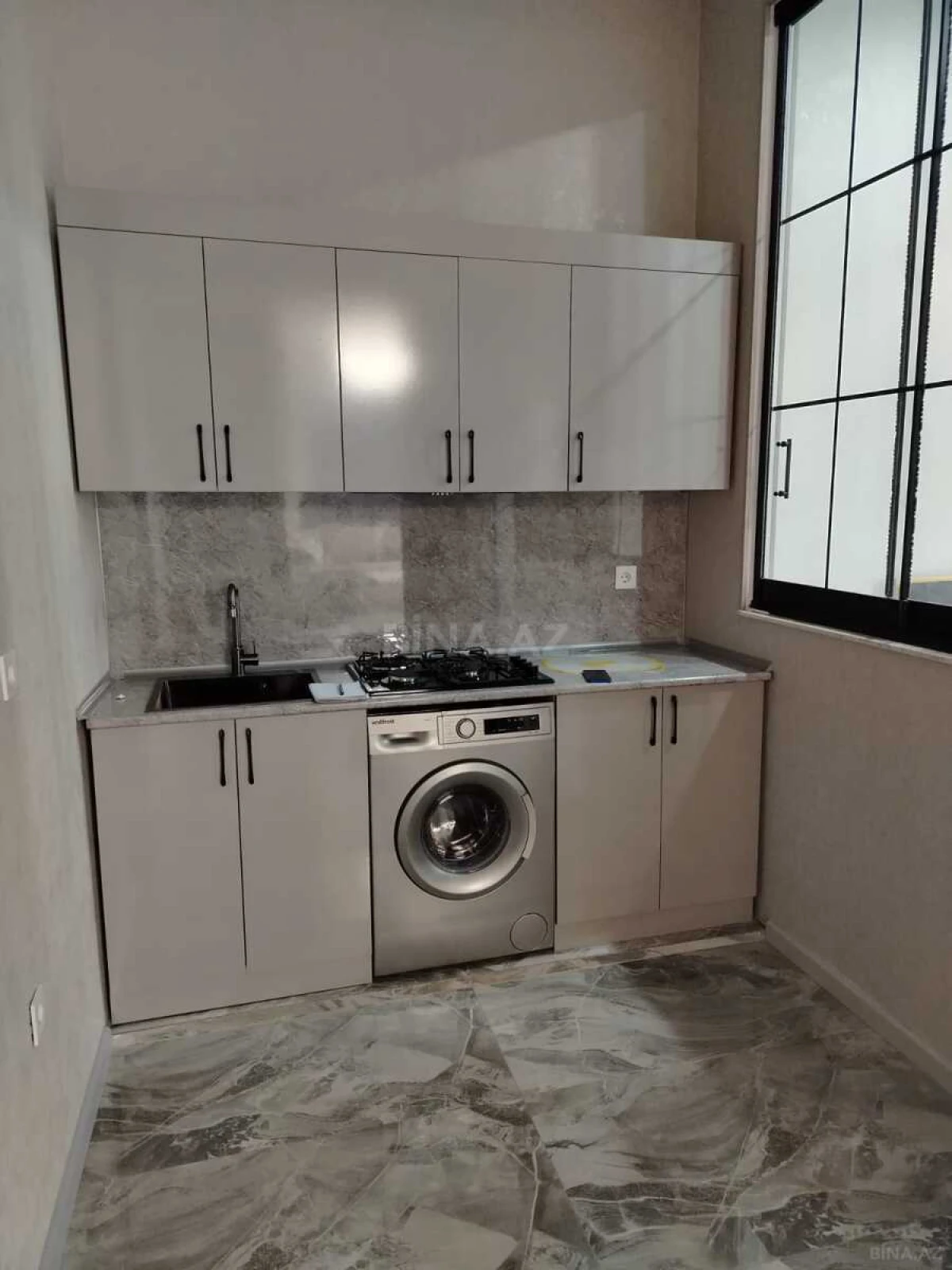 Kirayə verilir 2 otaqlı mənzil 67 m²