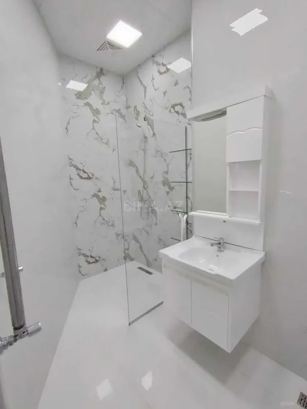 Kirayə verilir 2 otaqlı mənzil 67 m²