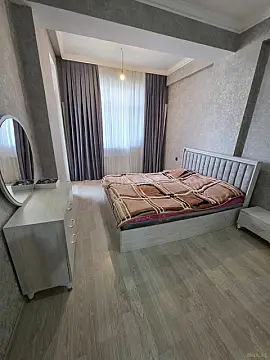 Kirayə verilir 2 otaqlı mənzil 78 m²