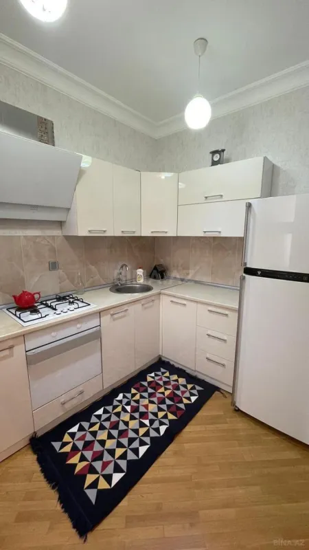 Kirayə verilir 2 otaqlı mənzil 70 m²