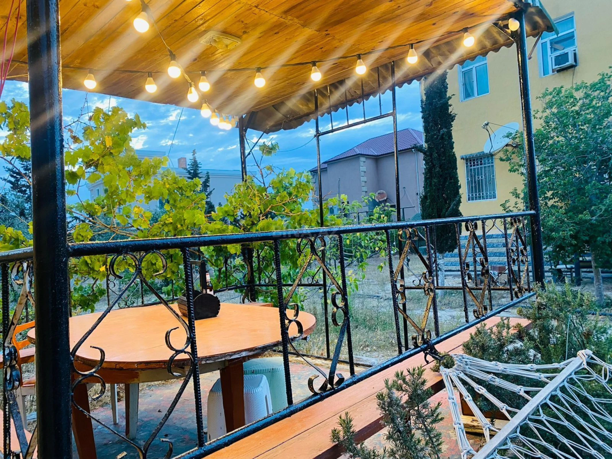 Satılır 6 otaqlı həyət evi 270 m²