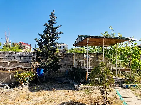 Satılır 6 otaqlı həyət evi 270 m²