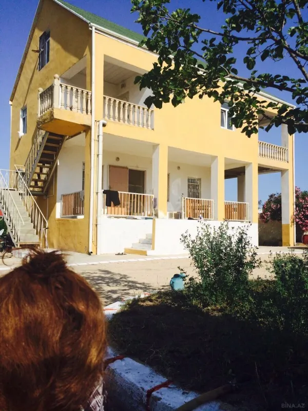 Satılır 6 otaqlı həyət evi 270 m²