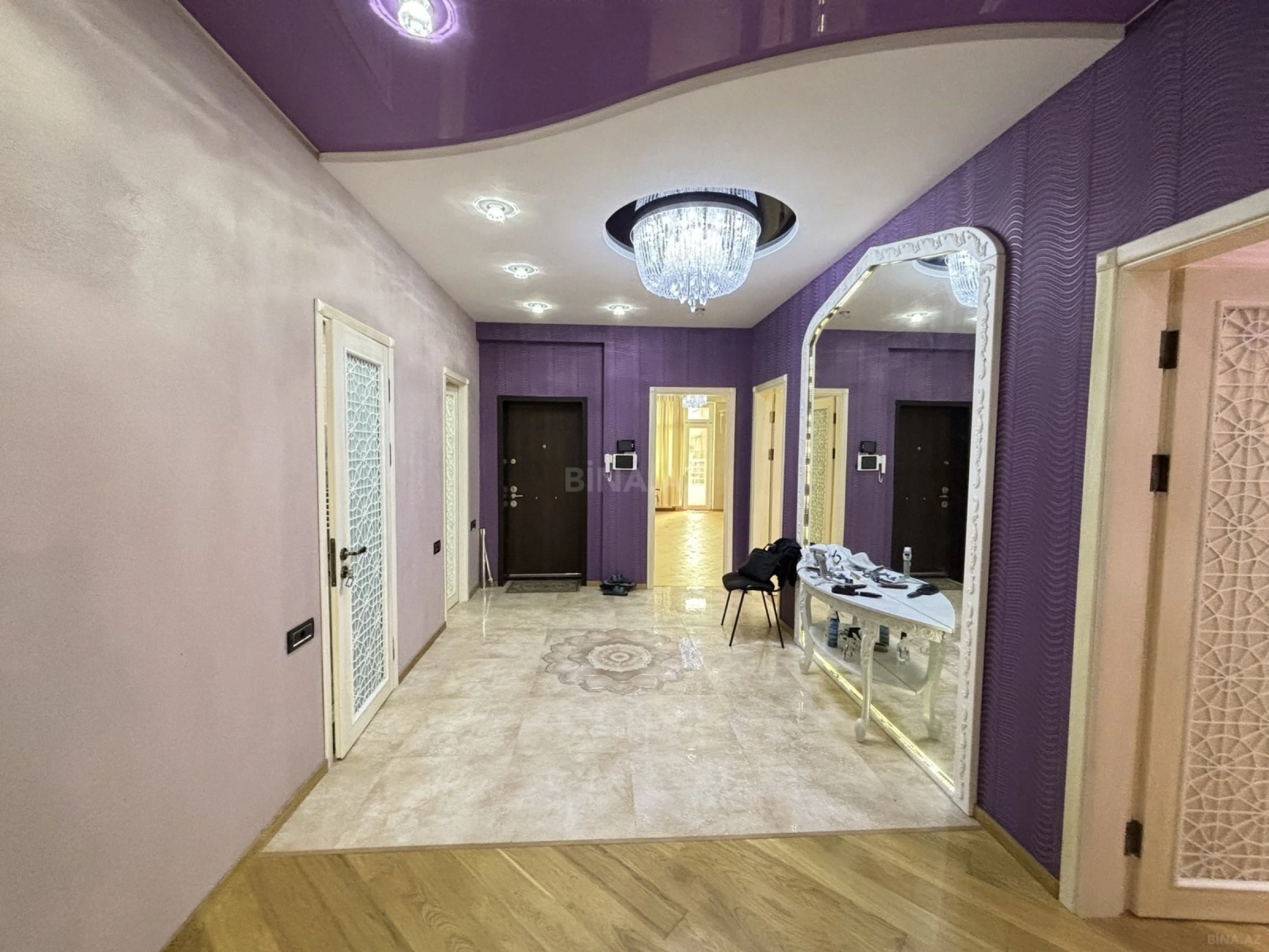 Satılır 4 otaqlı mənzil 182 m²