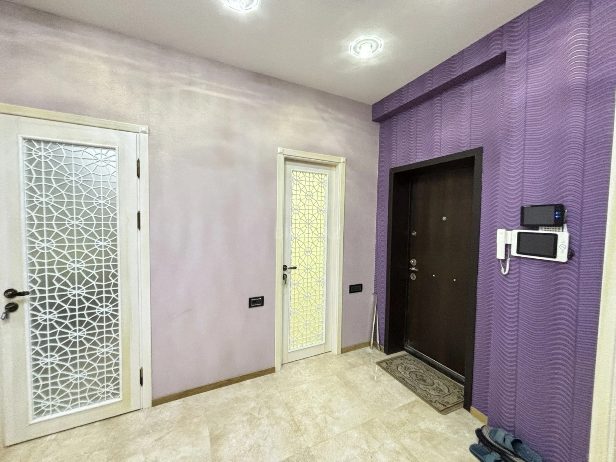 Satılır 4 otaqlı mənzil 182 m²