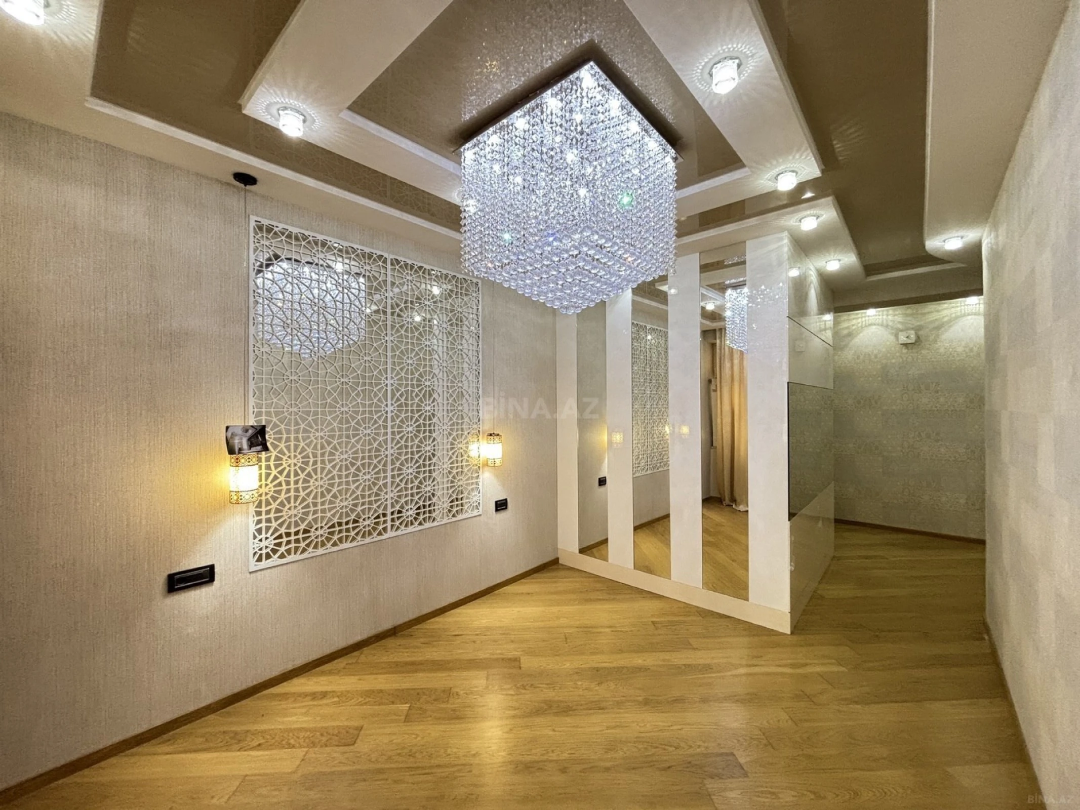 Satılır 4 otaqlı mənzil 182 m²