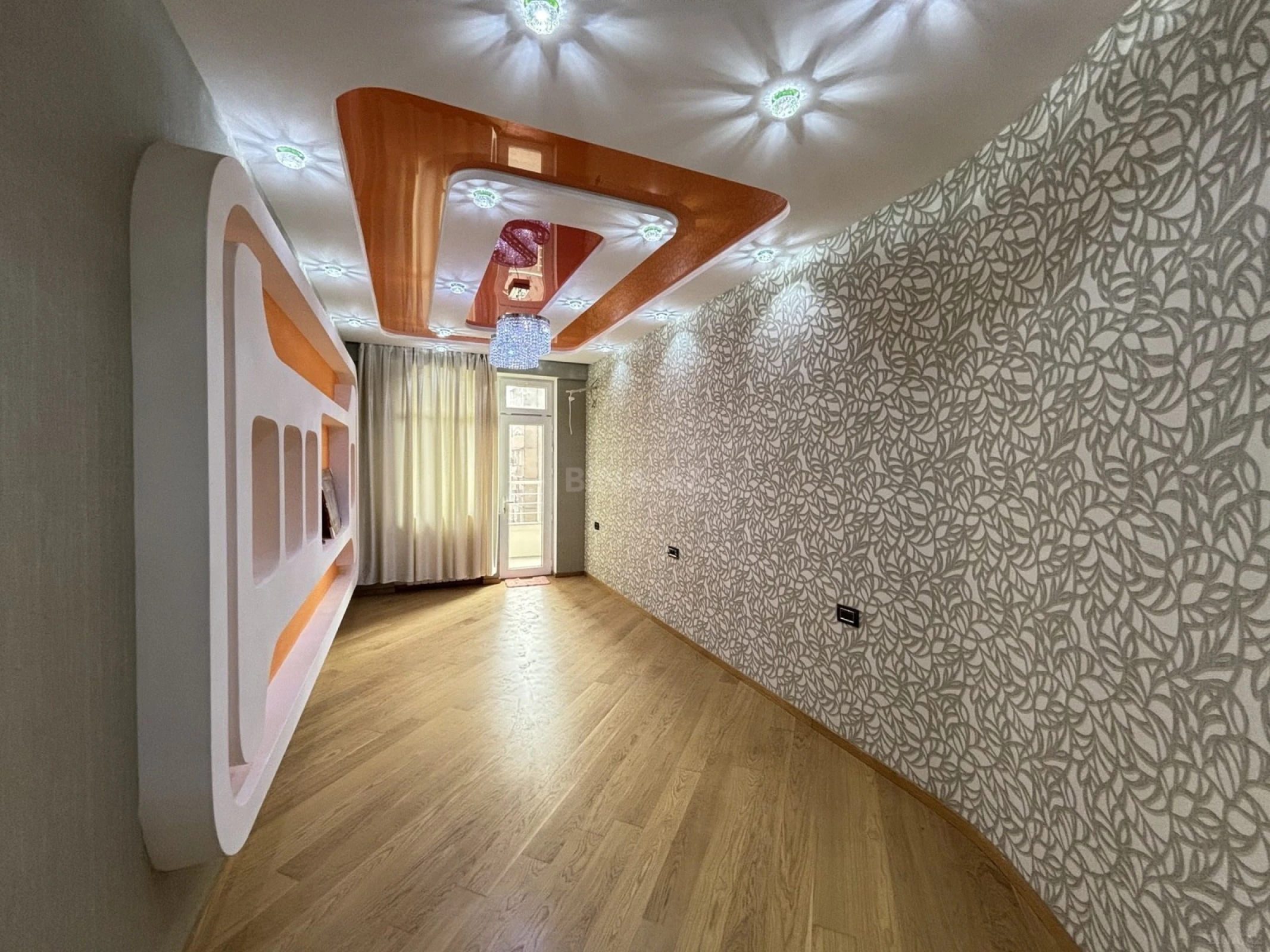 Satılır 4 otaqlı mənzil 182 m²