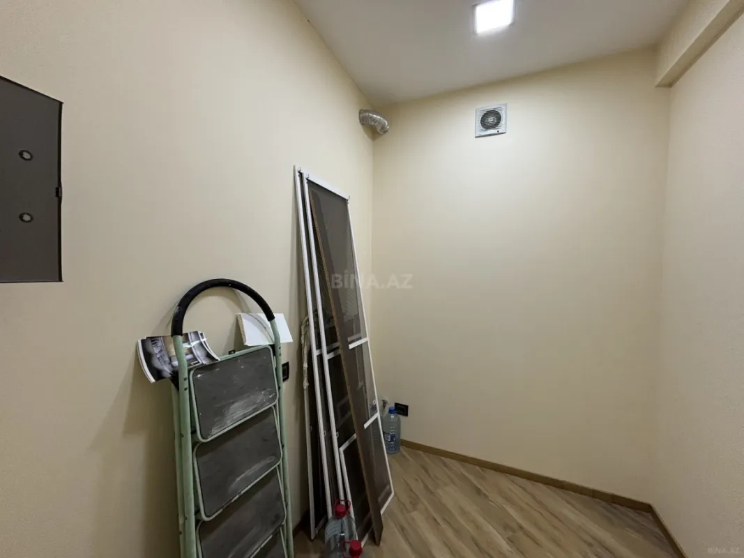 Satılır 4 otaqlı mənzil 182 m²