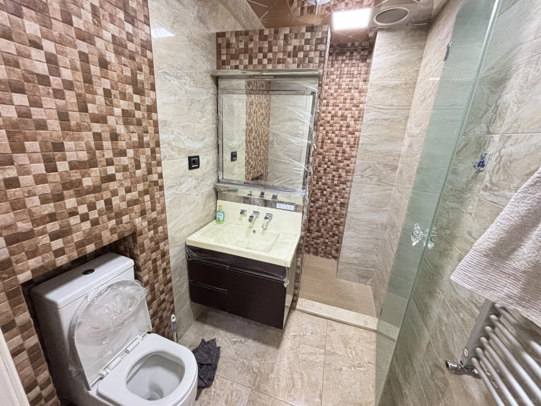 Satılır 4 otaqlı mənzil 182 m²