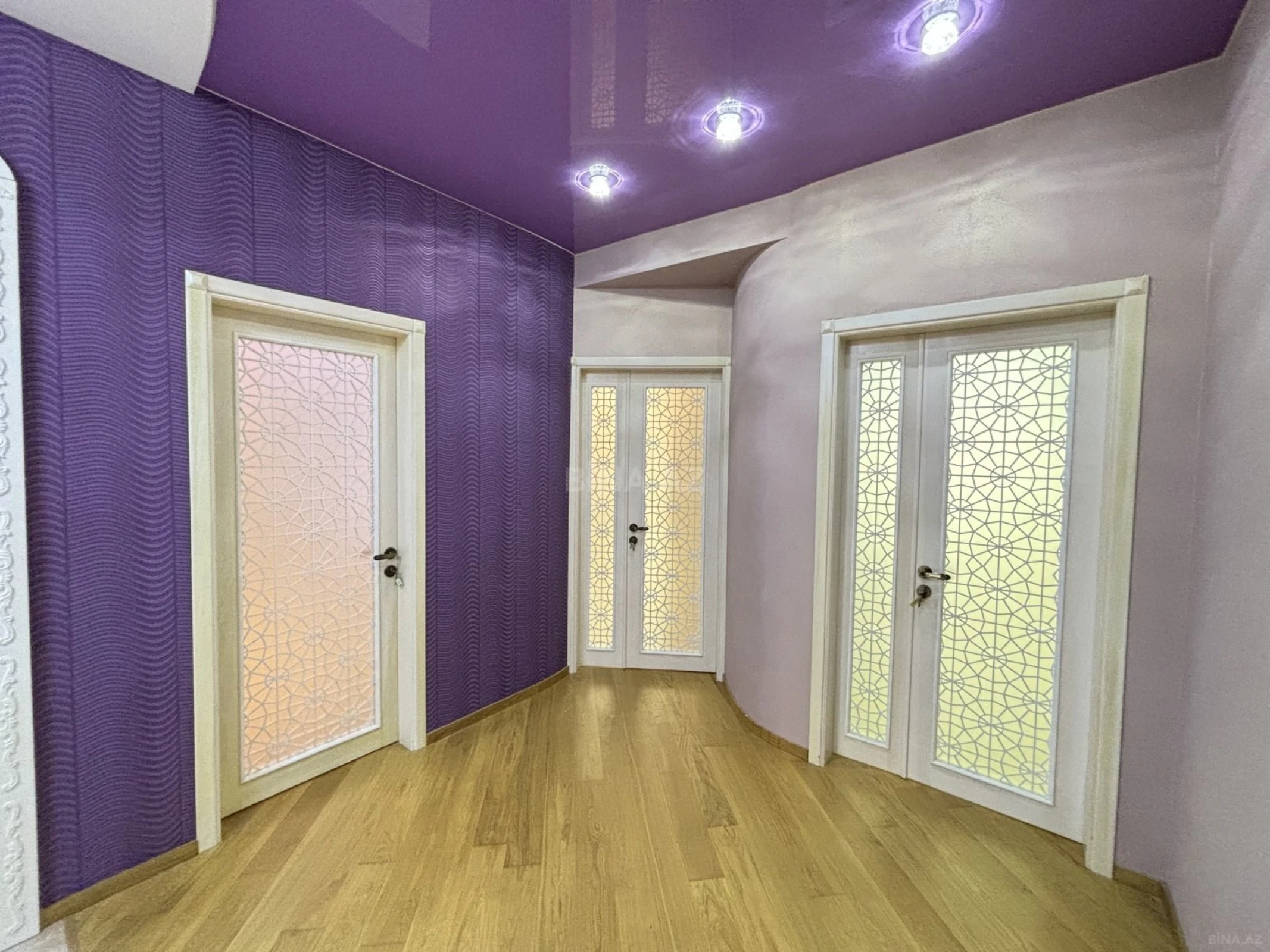 Satılır 4 otaqlı mənzil 182 m²