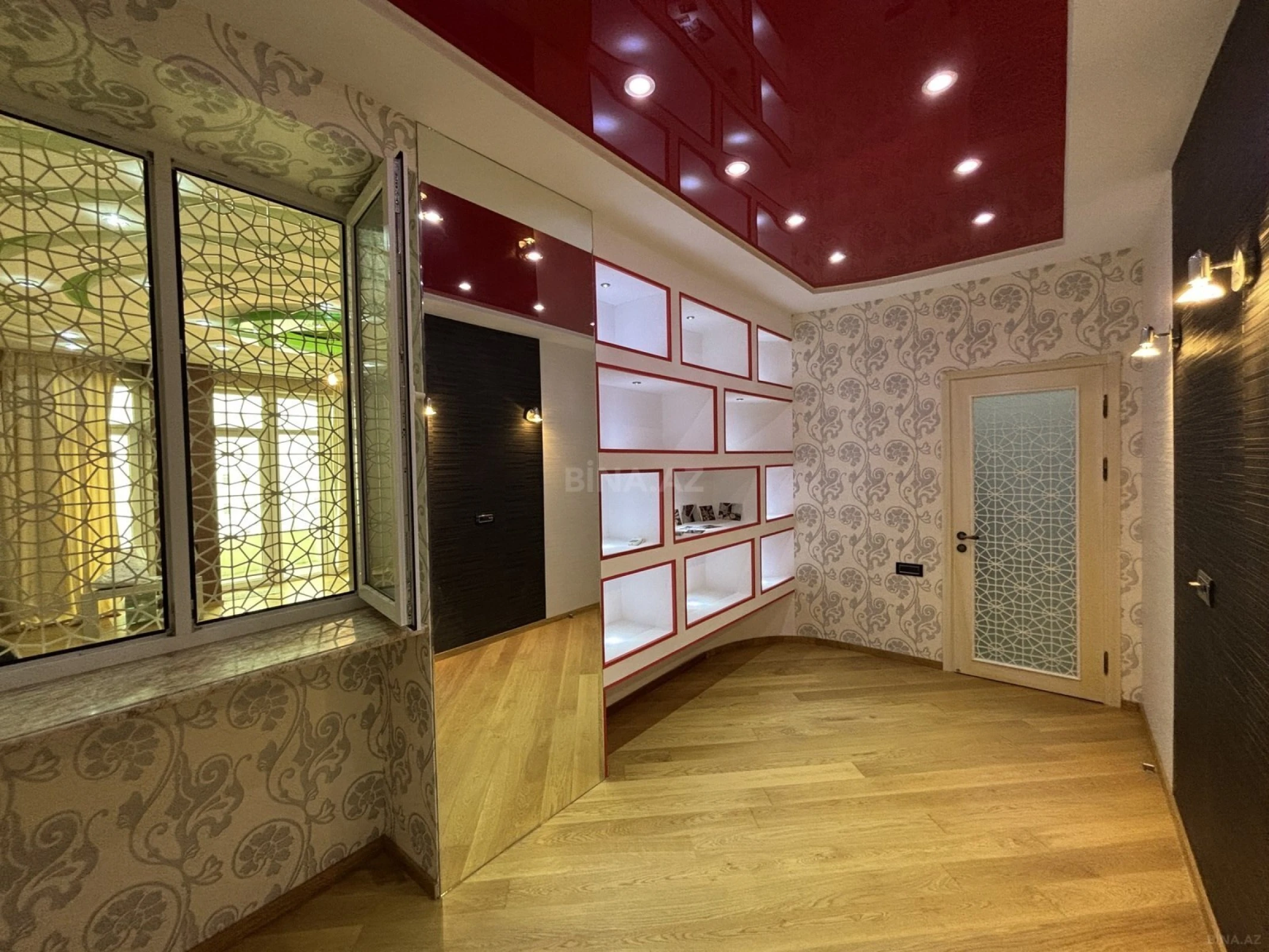 Satılır 4 otaqlı mənzil 182 m²