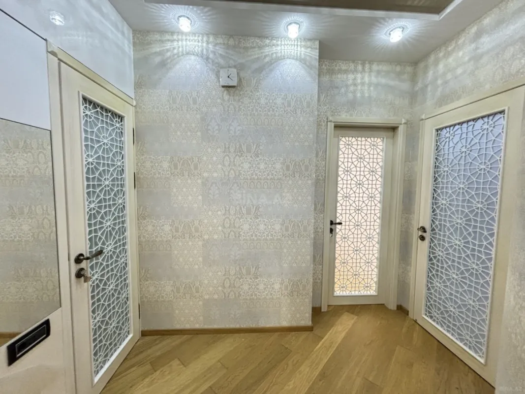 Satılır 4 otaqlı mənzil 182 m²