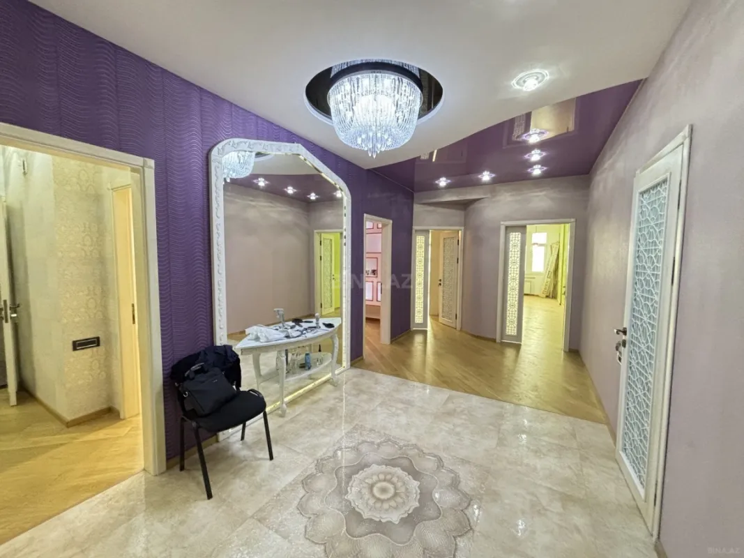 Satılır 4 otaqlı mənzil 182 m²