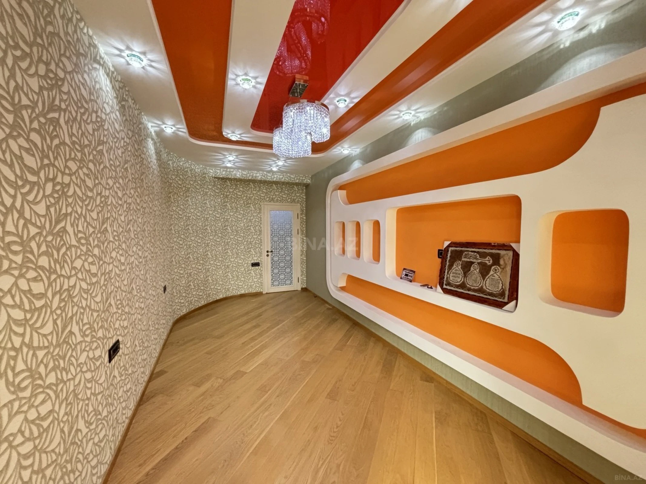 Satılır 4 otaqlı mənzil 182 m²