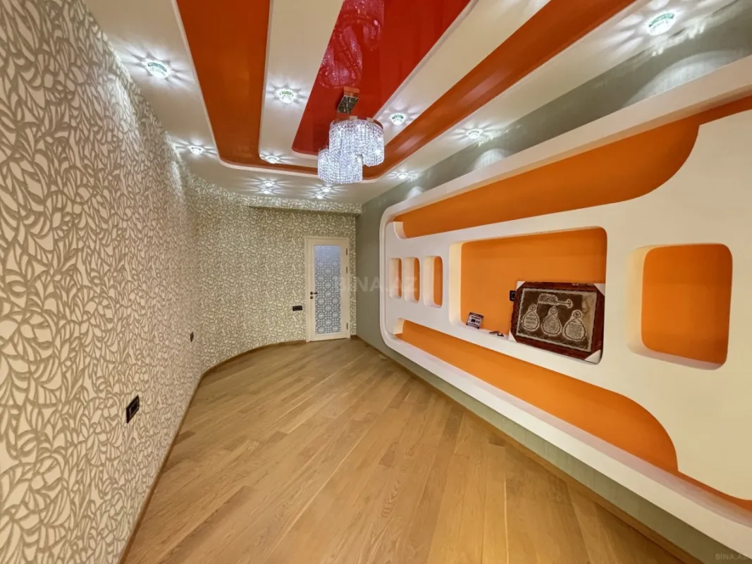 Satılır 4 otaqlı mənzil 182 m²